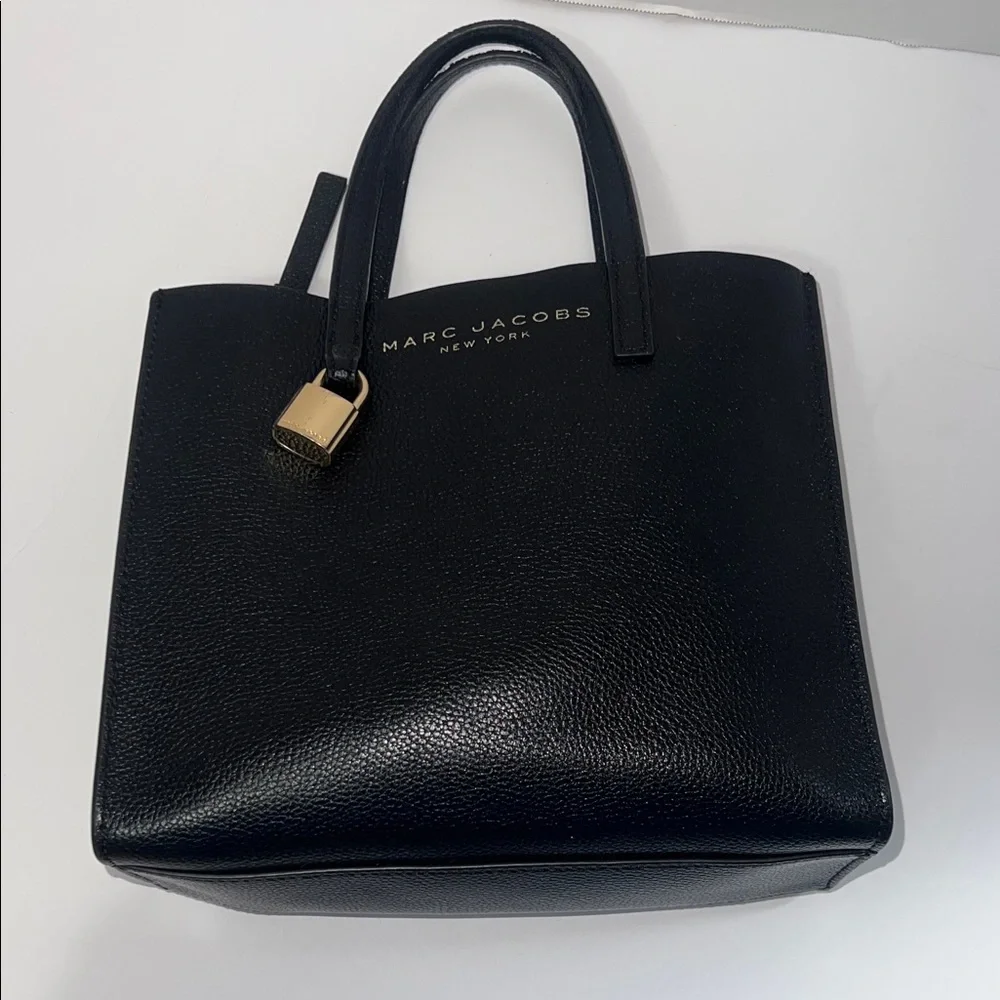 Marc Jacobs compact marc
